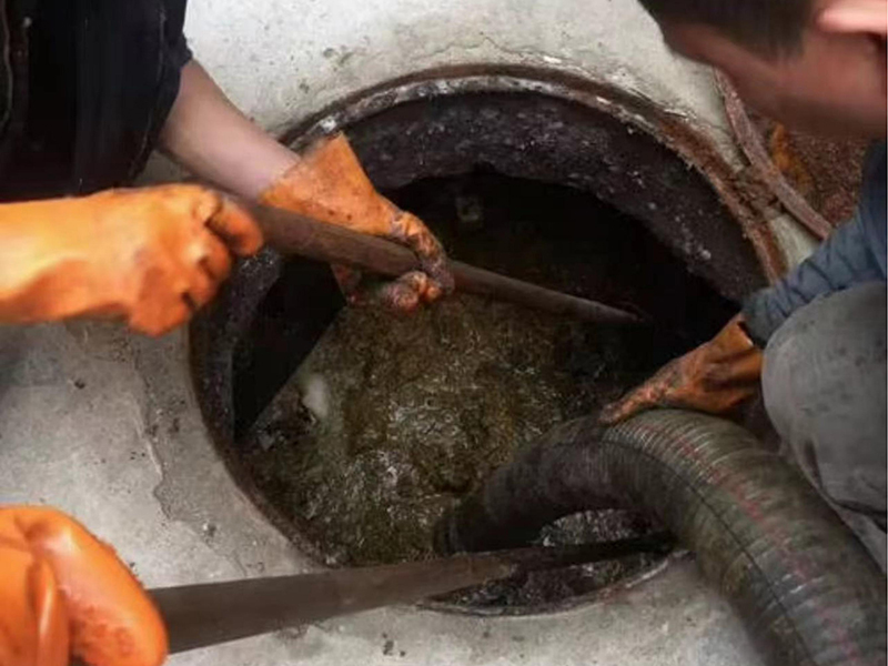 海口清理化粪池时如何避免沼气的危害?